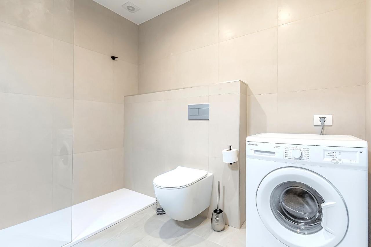 Recently Renovated Seaviews Paradise Court Apartment